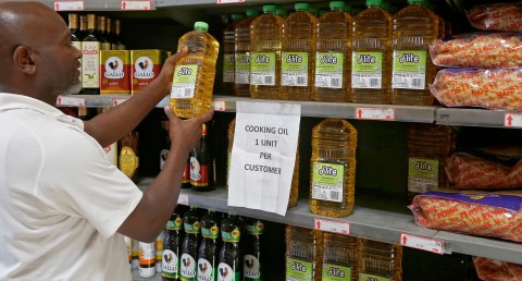 Zimbabweans fear return of 2008 economic strife