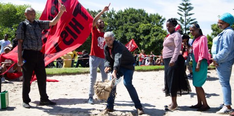 Activists occupy Rondebosch golf club, celebrate ‘Reclaim the Land Day’