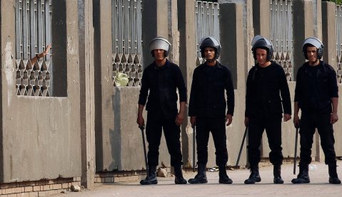 Egypt police fire teargas to clear Tahrir Square